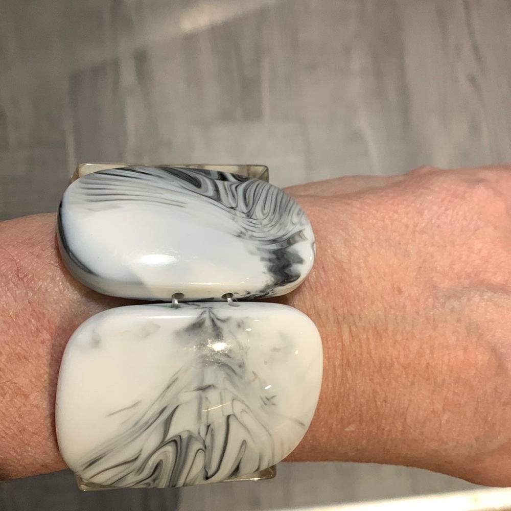 Beautiful bracelet stretch